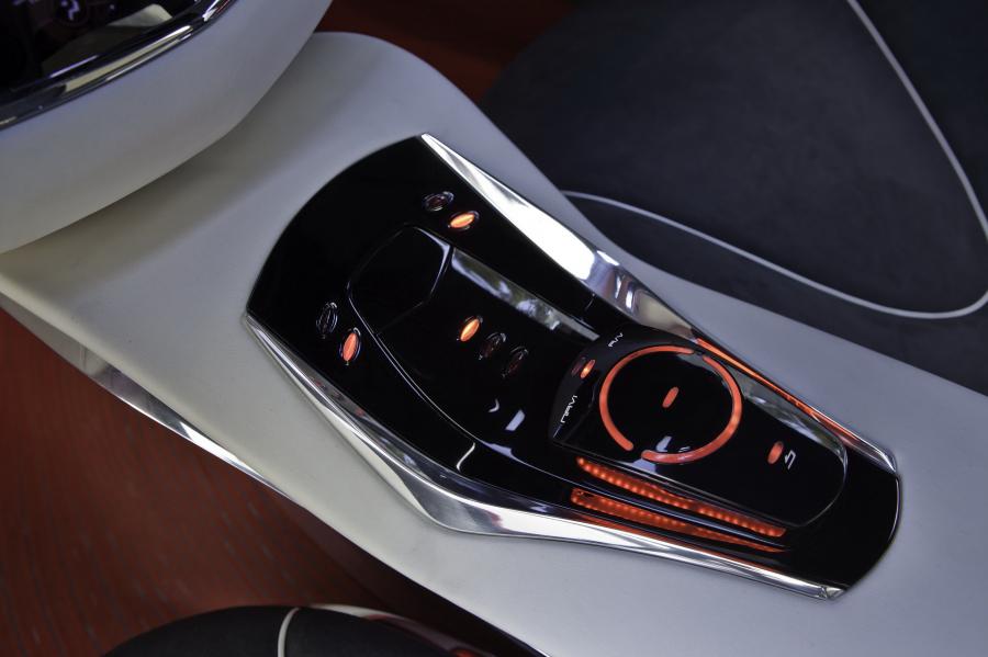  Nissan Ellure Concept 2010 года  (фото 25 из 52)